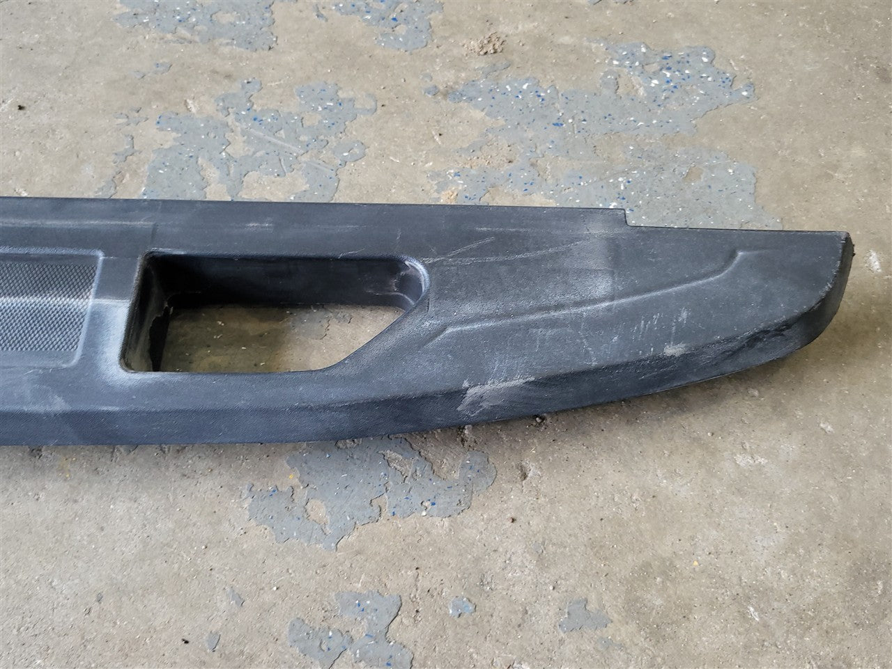 2022 SILVRDO15 LH DRIVER BED RAIL TRIM CHEVY 5'8" 33742 - image 6