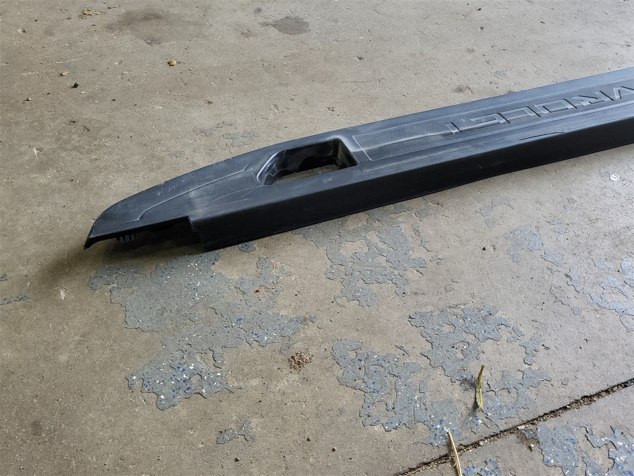 2022 SILVRDO15 LH DRIVER BED RAIL TRIM CHEVY 5'8" 33742 - image 7