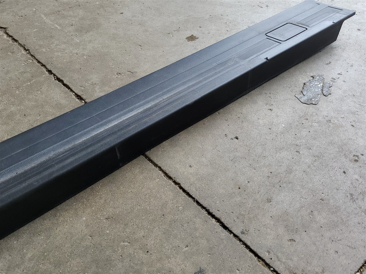 2022 SILVRDO15 LH DRIVER BED RAIL TRIM CHEVY 5'8" 33742 - image 9