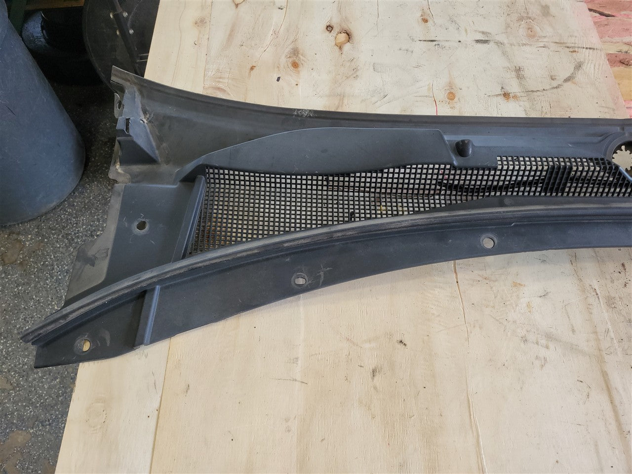 2017 CAMARO WINDSHIELD WIPER COWL VENT PANEL 33748 - image 2
