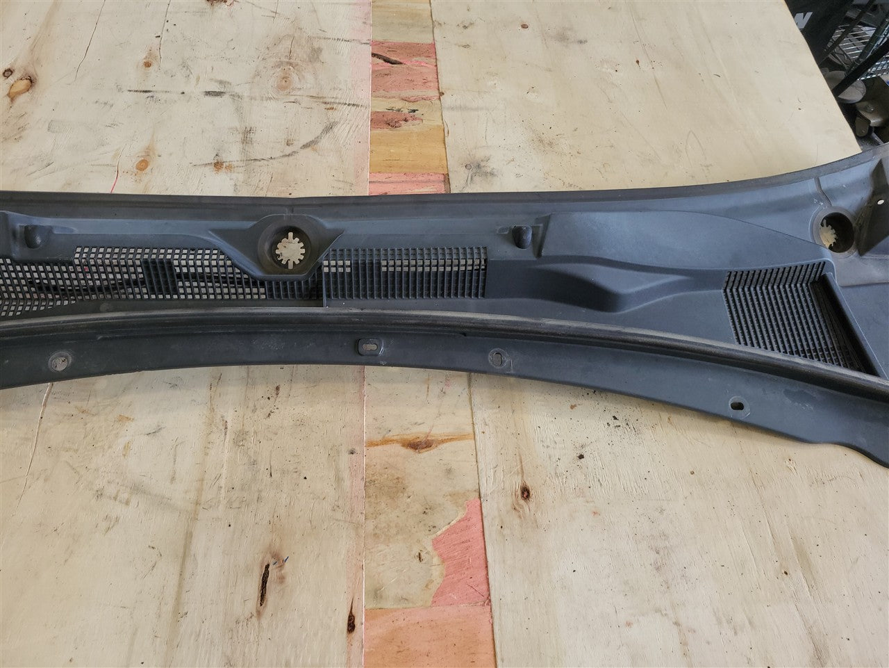 2017 CAMARO WINDSHIELD WIPER COWL VENT PANEL 33748 - image 3