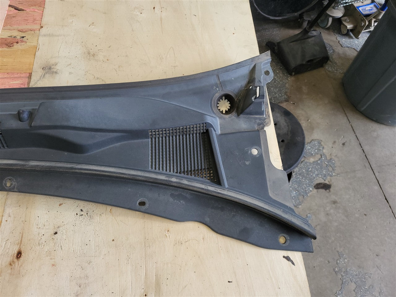2017 CAMARO WINDSHIELD WIPER COWL VENT PANEL 33748 - image 4