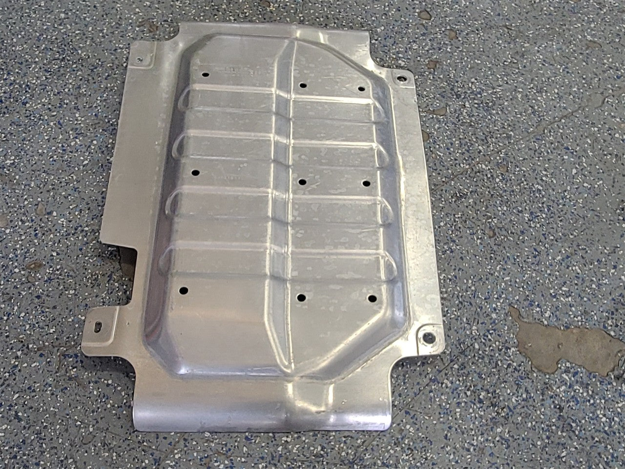 2023 SUBURBN15 METAL FRONT SKID PLATE 84623057 33752 - image 6