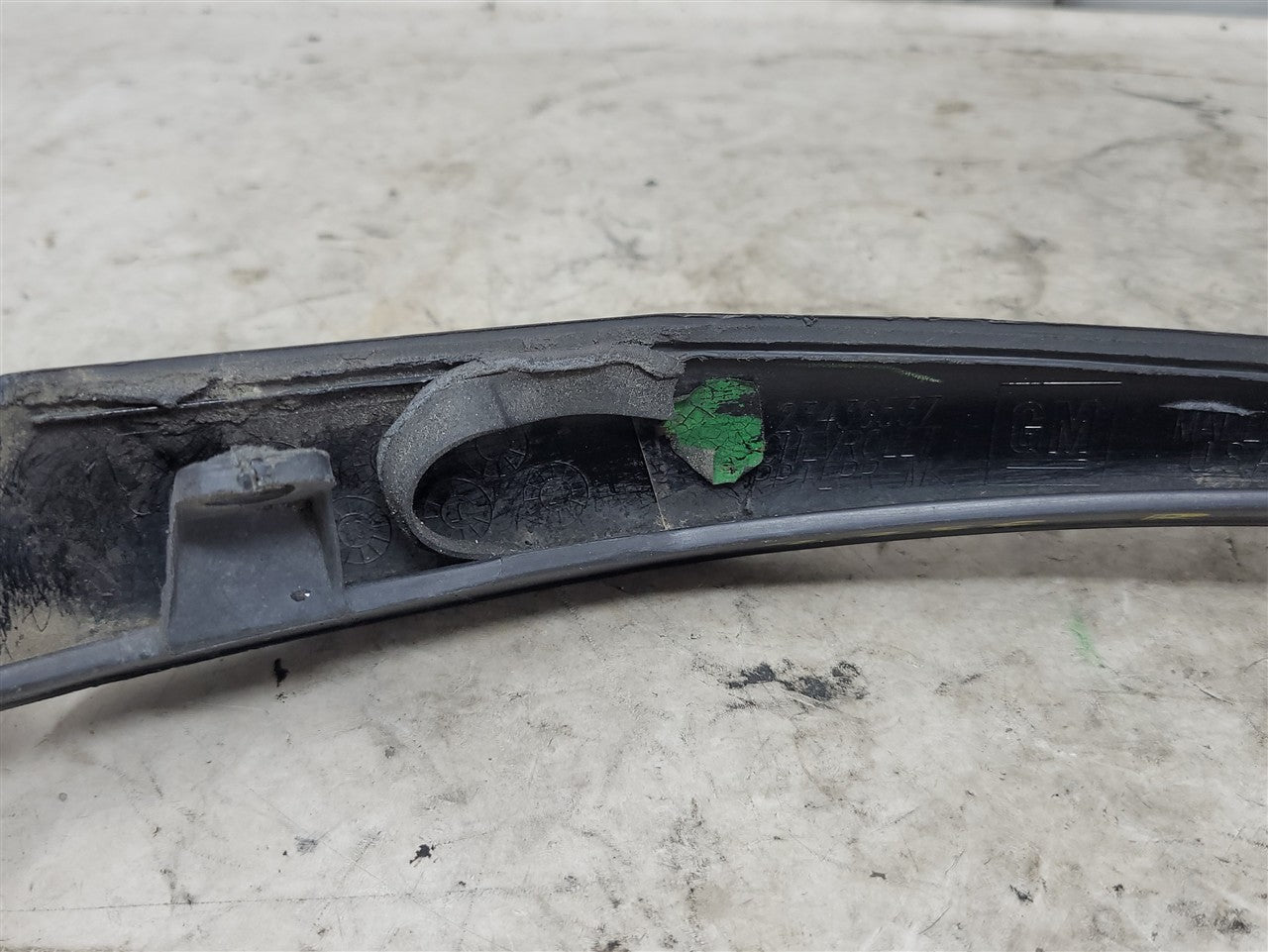 2016 CAMARO OEM REAR MOLDED SPLASH GUARDS BLACK 33754 - image 10