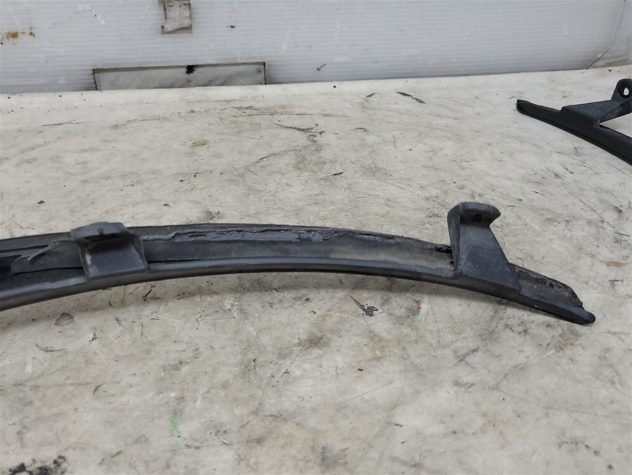 2016 CAMARO OEM REAR MOLDED SPLASH GUARDS BLACK 33754 - image 11