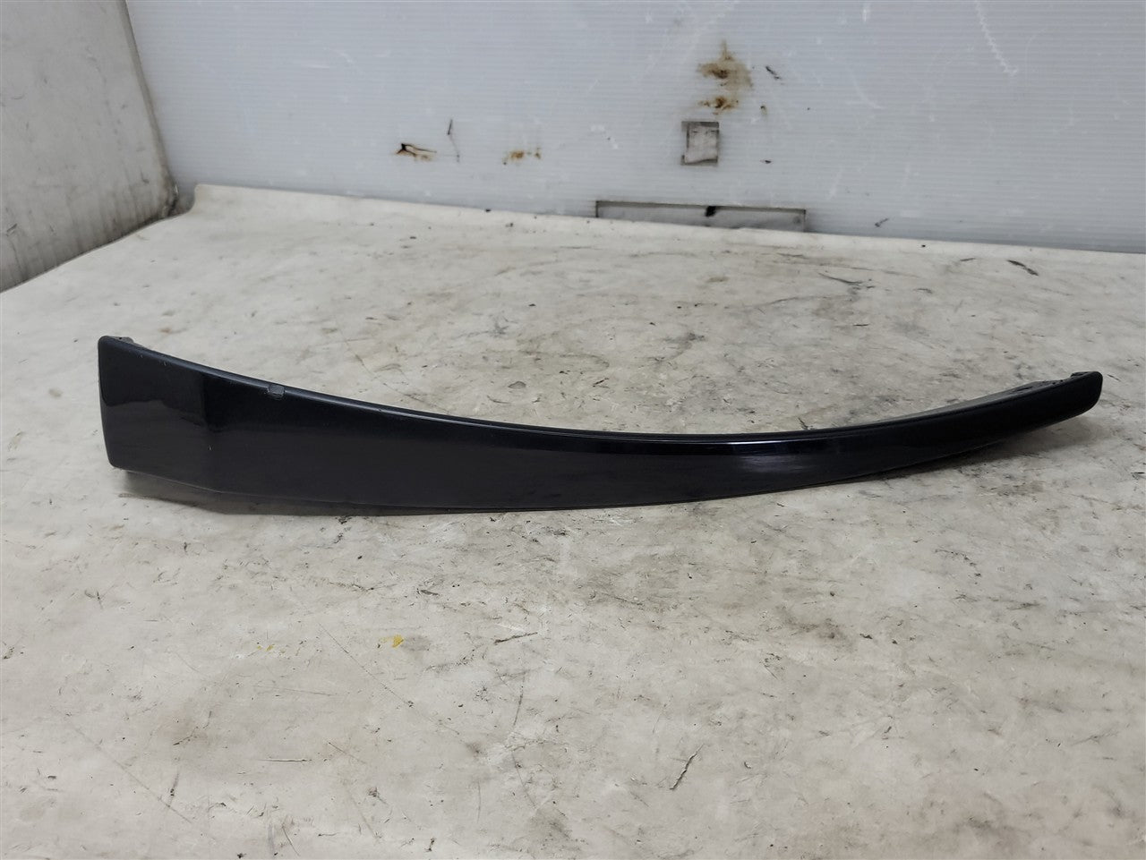 2016 CAMARO OEM FRONT LH MOLDED SPLASH GUARD 33755 - image 2