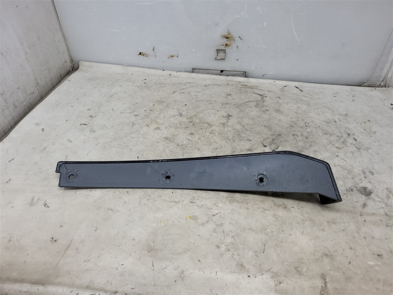 2016 CAMARO OEM FRONT LH MOLDED SPLASH GUARD 33755 - image 6