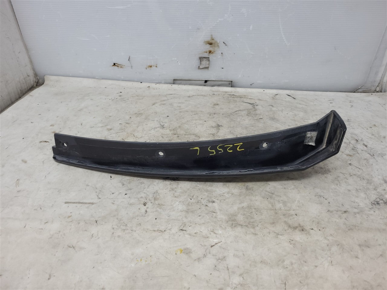 2016 CAMARO OEM FRONT LH MOLDED SPLASH GUARD 33755 - image 7
