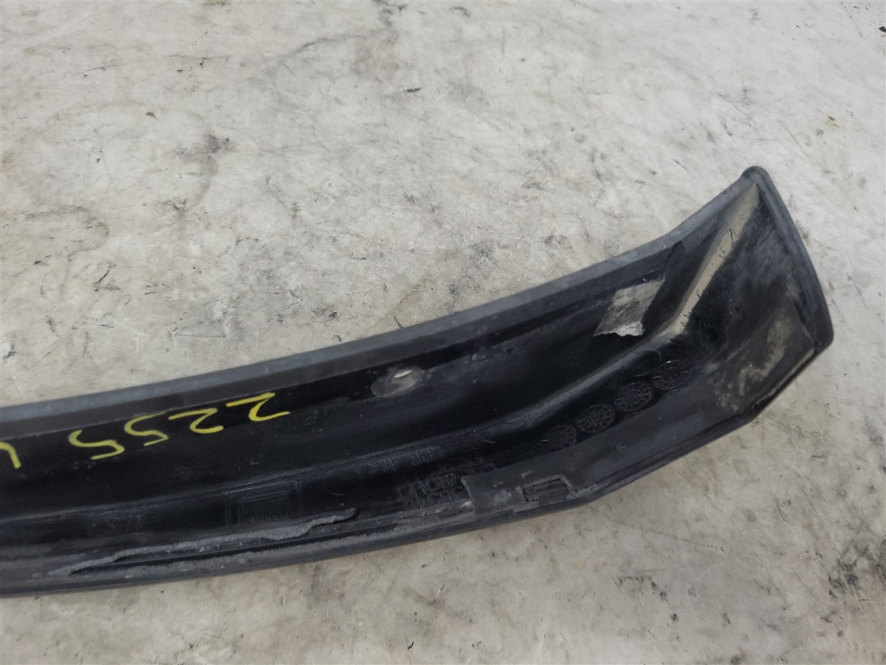 2016 CAMARO OEM FRONT LH MOLDED SPLASH GUARD 33755 - image 8