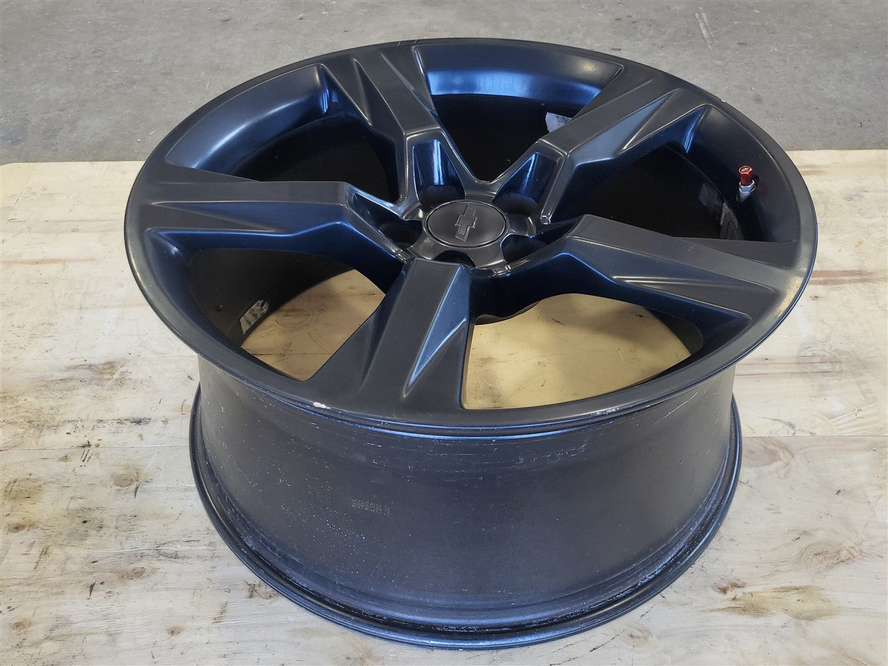 2017 CAMARO 20" 20X9.5 REAR BLACK SMALL BEND 33760 - image 4