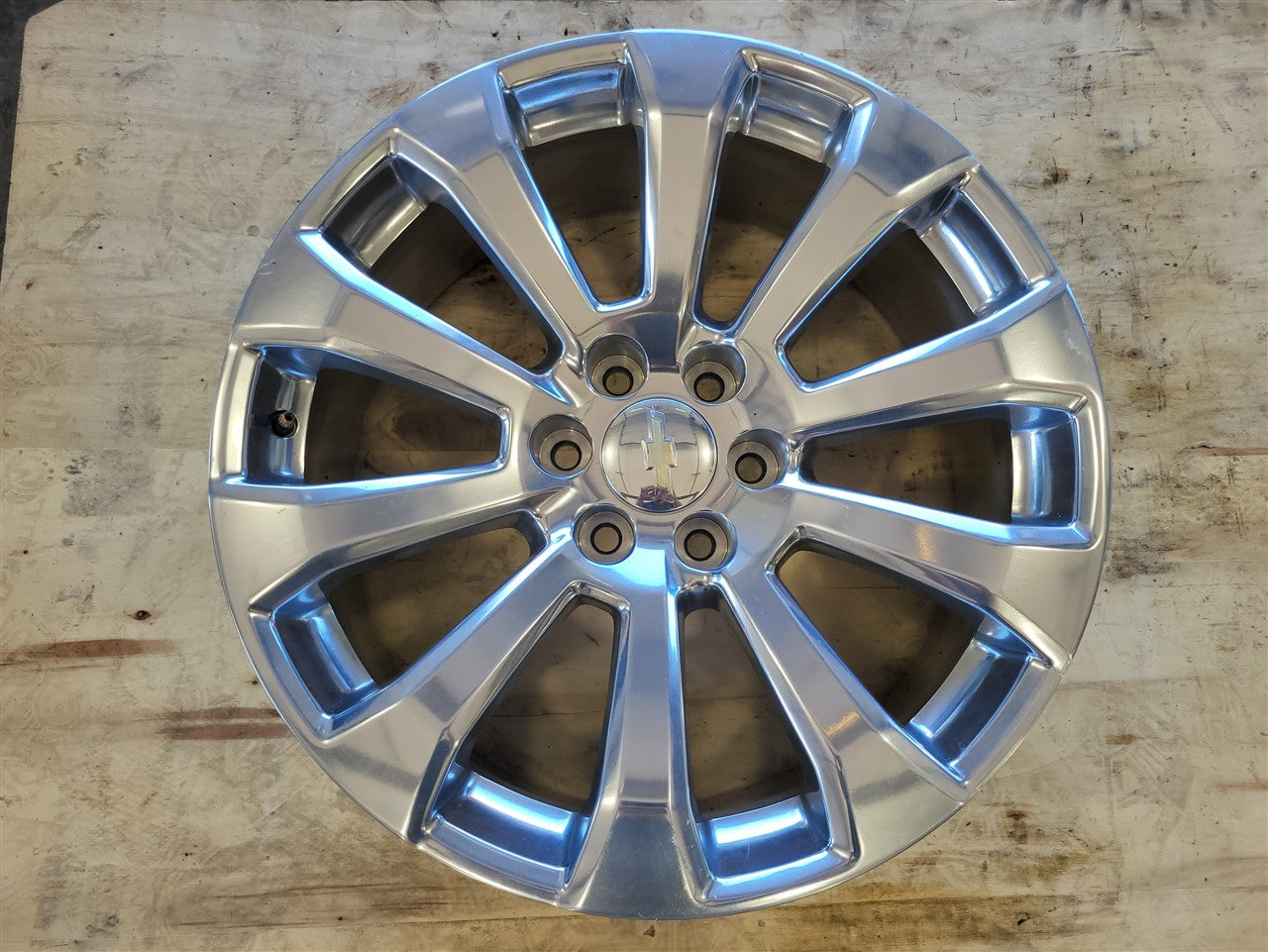 2019 SILVRDO15 22" 22X9 HIGH COUNTRY WHEEL SML BEND 33761 - image 1