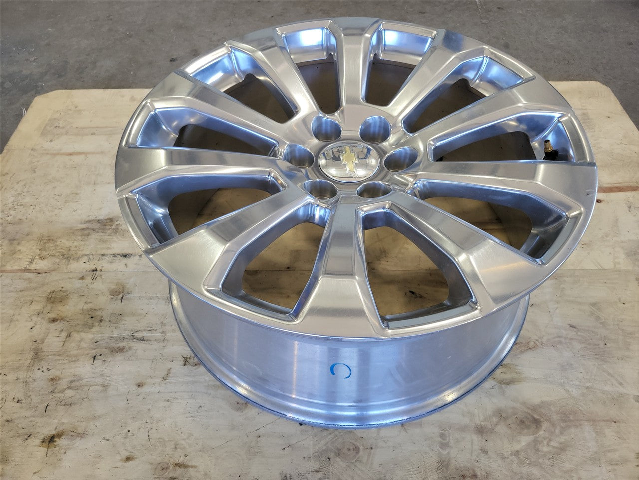 2019 SILVRDO15 22" 22X9 HIGH COUNTRY WHEEL SML BEND 33761 - image 4