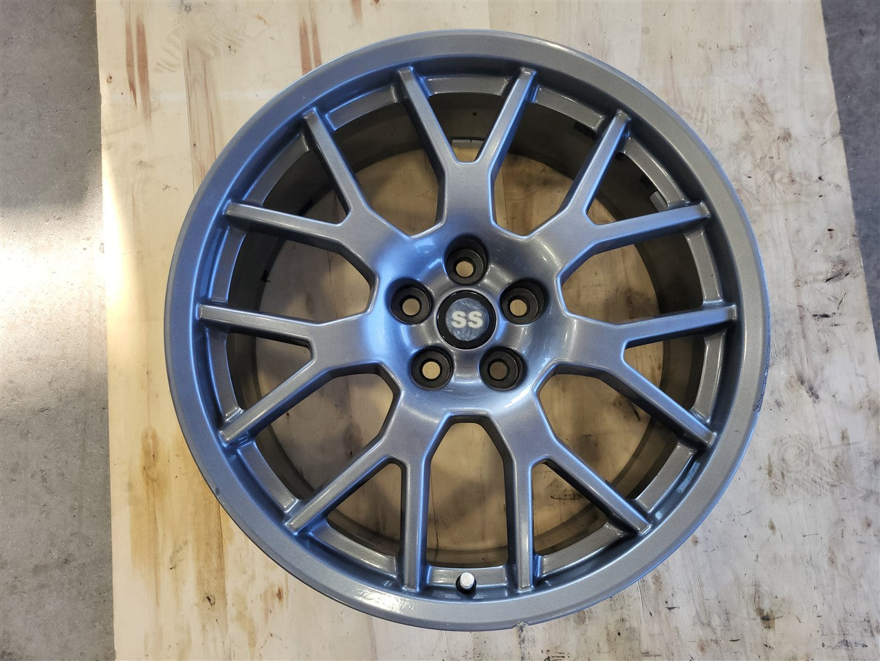 2014 CAMARO 21" FRONT WHEEL HYPER SILVER TNYRASH 33762 - image 1