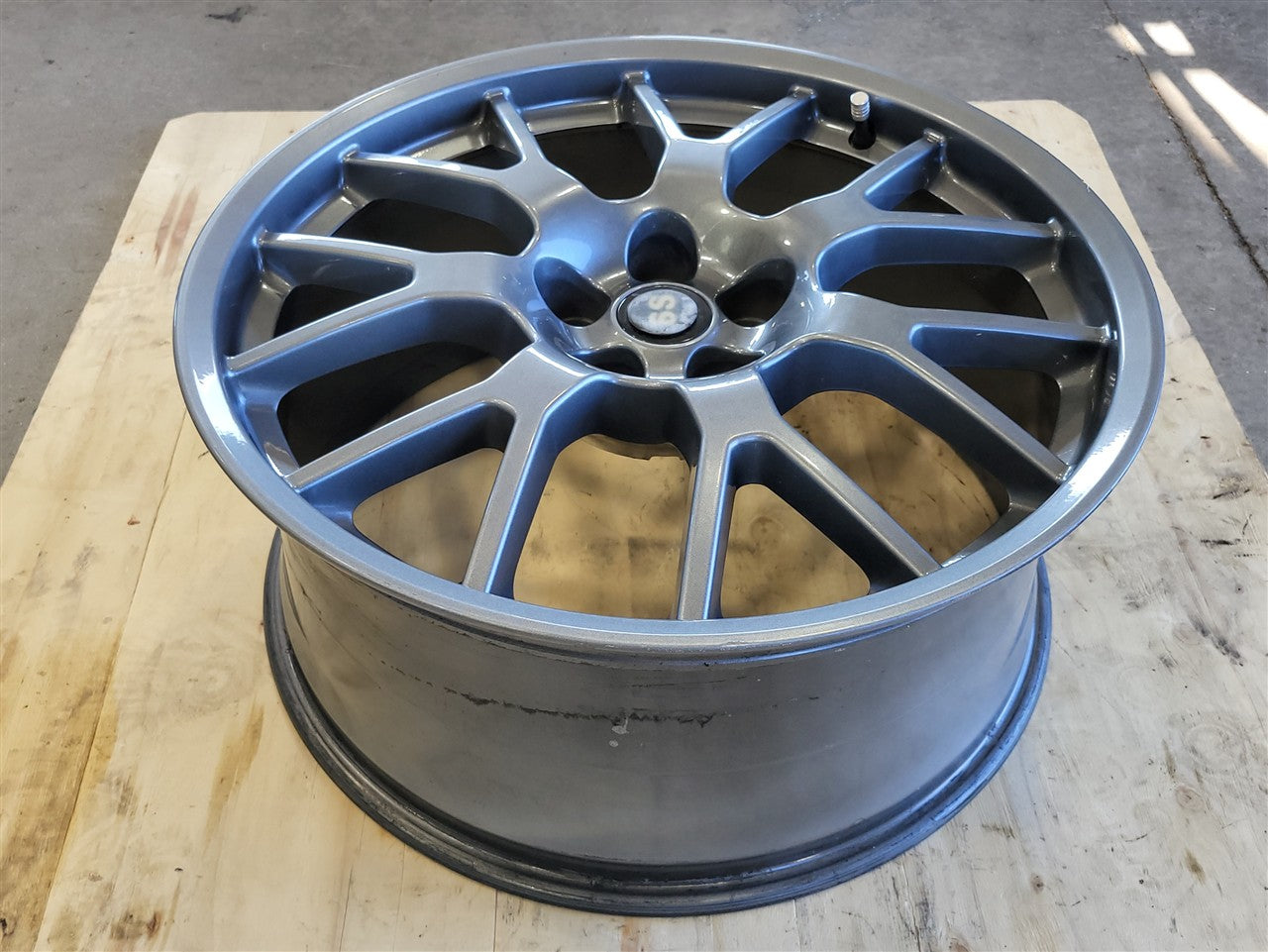 2014 CAMARO 21" REAR WHEEL HYPER SILVER 14 SPOKE 33764 - image 3