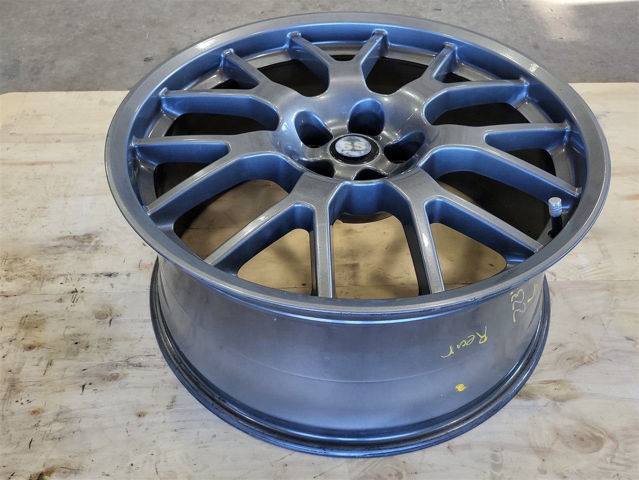2014 CAMARO 21" REAR WHEEL HYPER SILVER 14 SPOKE 33764 - image 4