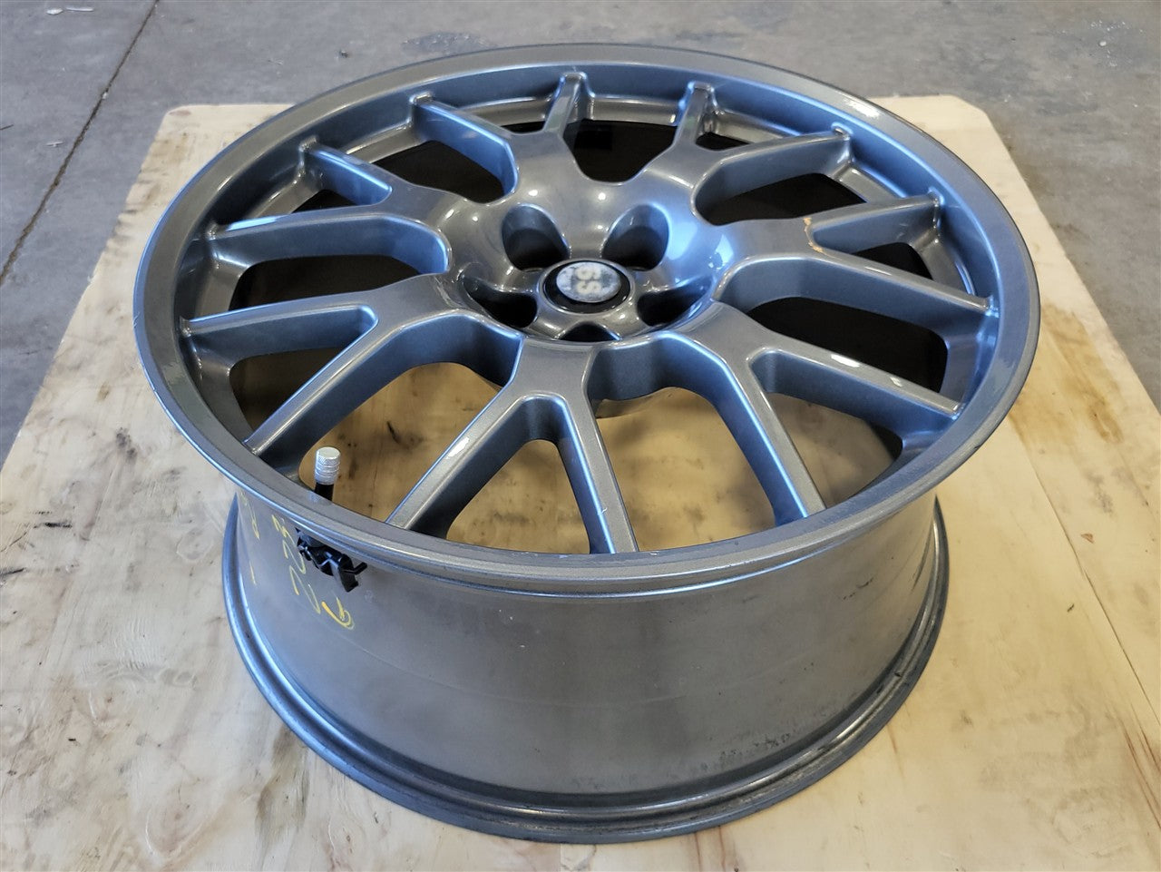 2014 CAMARO 21" REAR WHEEL HYPER SILVER 14 SPOKE 33764 - image 5