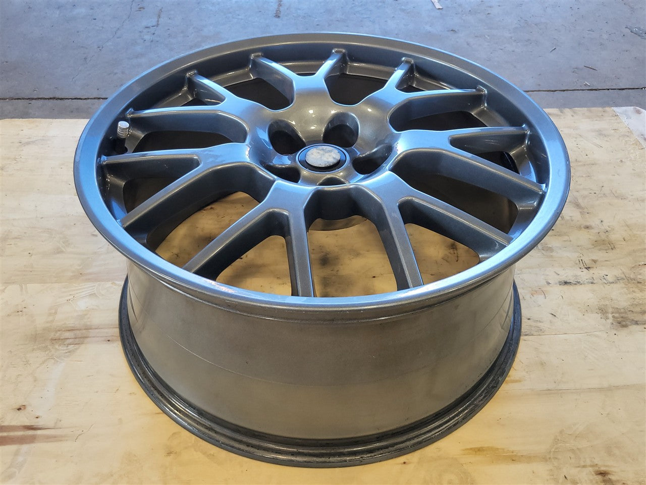 2014 CAMARO 21" REAR WHEEL HYPER SILVER 14 SPOKE 33765 - image 2