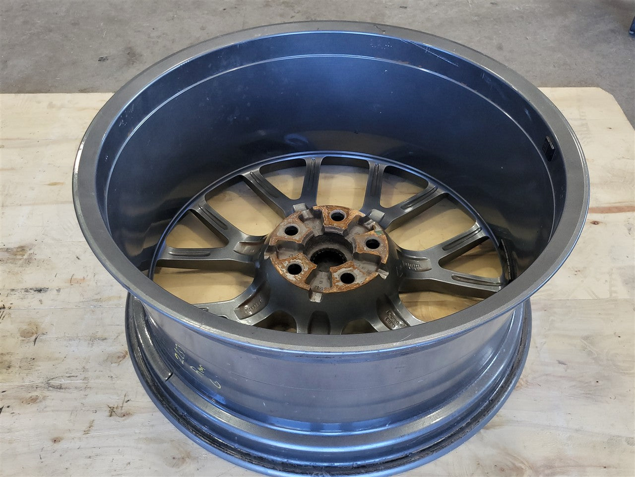 2014 CAMARO 21" REAR WHEEL HYPER SILVER 14 SPOKE 33765 - image 9