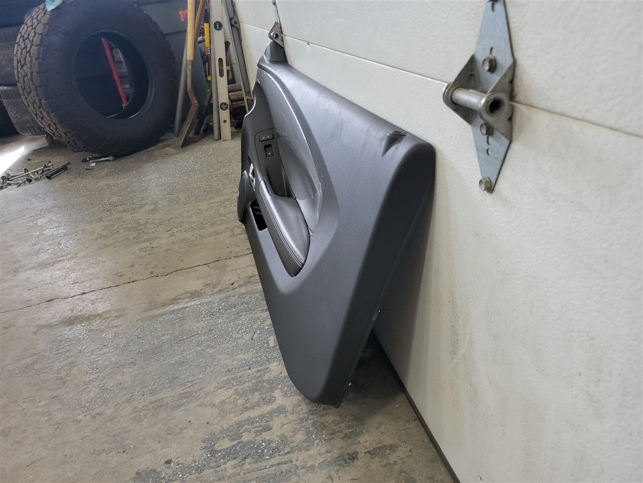 2013 CAMARO RH PASSENGER DOOR PANEL TRIM 33766 - image 3