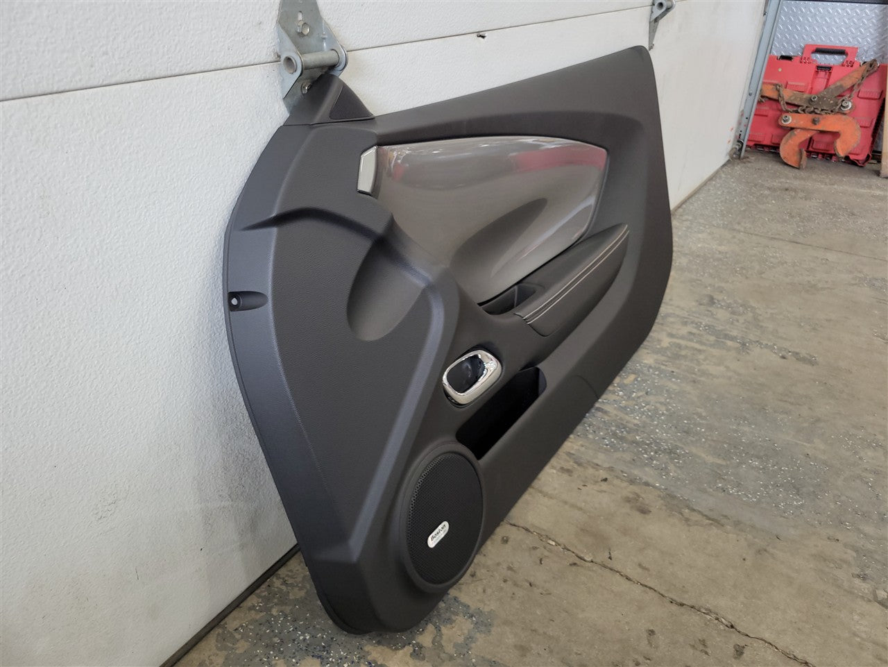 2013 CAMARO RH PASSENGER DOOR PANEL TRIM 33766 - image 4