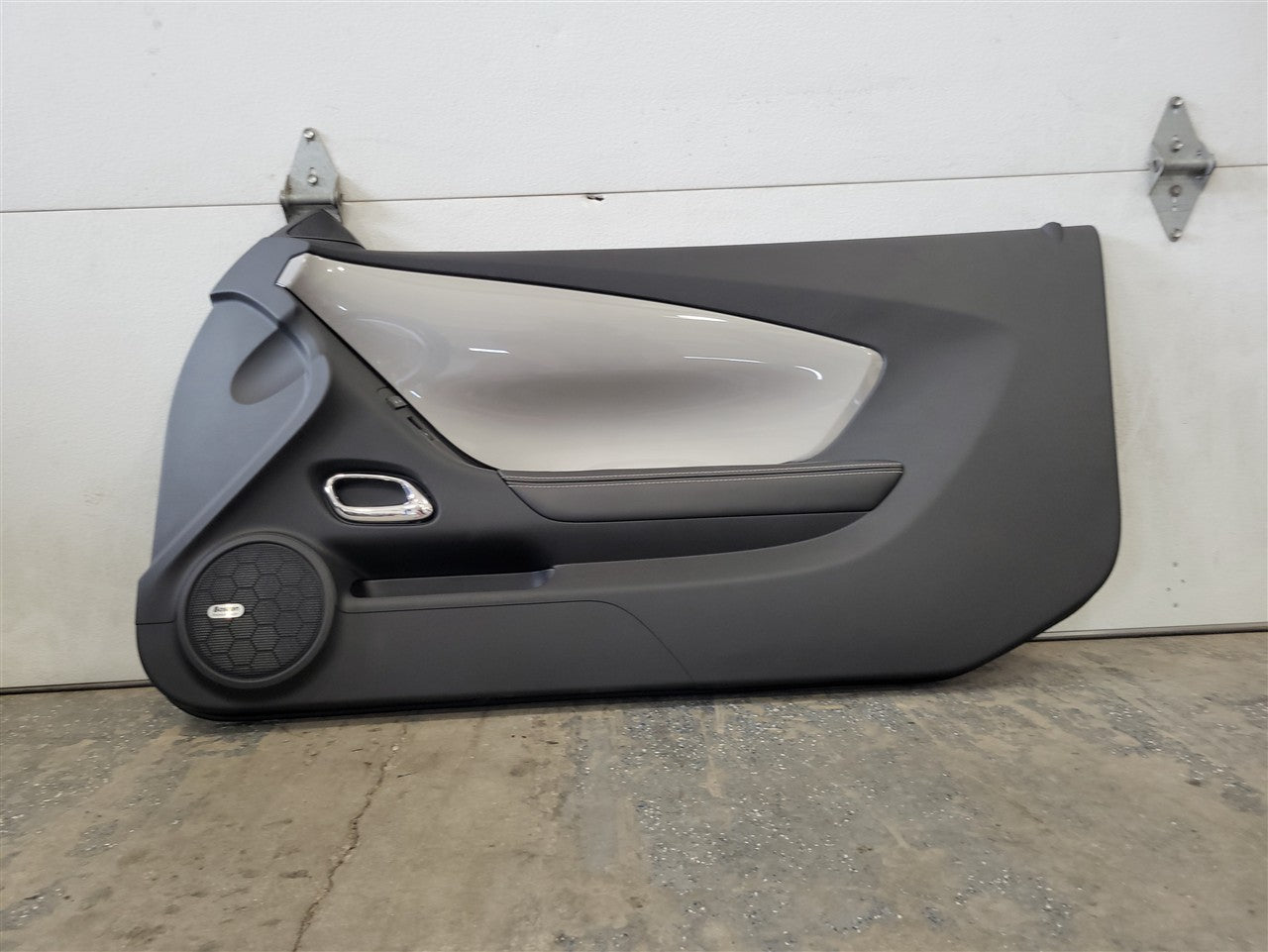 2013 CAMARO RH PASSENGER DOOR PANEL TRIM 33766 - image 7