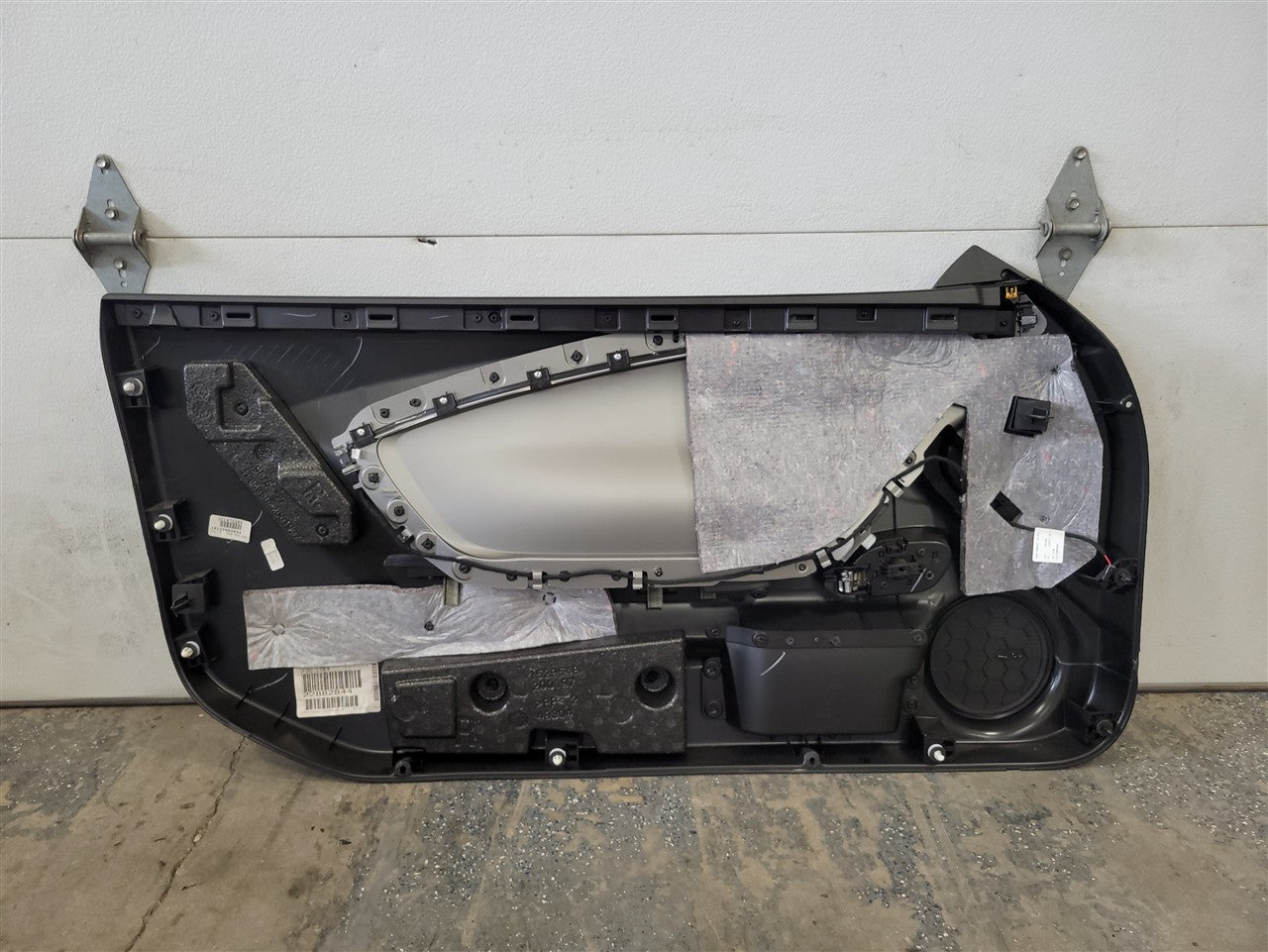 2013 CAMARO RH PASSENGER DOOR PANEL TRIM 33766 - image 8