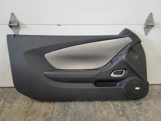 2013 CAMARO LH DRIVER DOOR PANEL TRIM SILVER ABL 33767 - image 1
