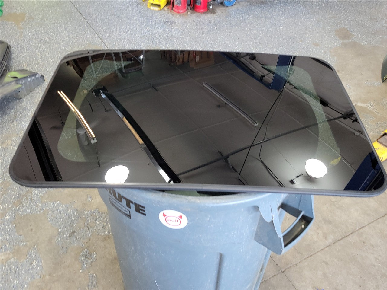 2013 CAMARO OEM SUNROOF GLASS 33775 - image 2