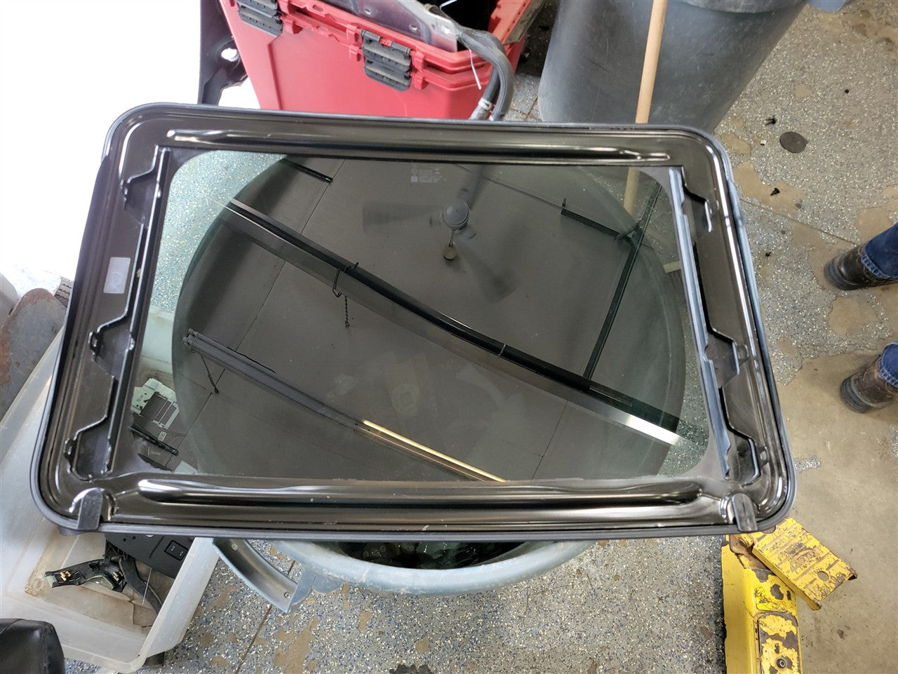 2013 CAMARO OEM SUNROOF GLASS 33775 - image 8