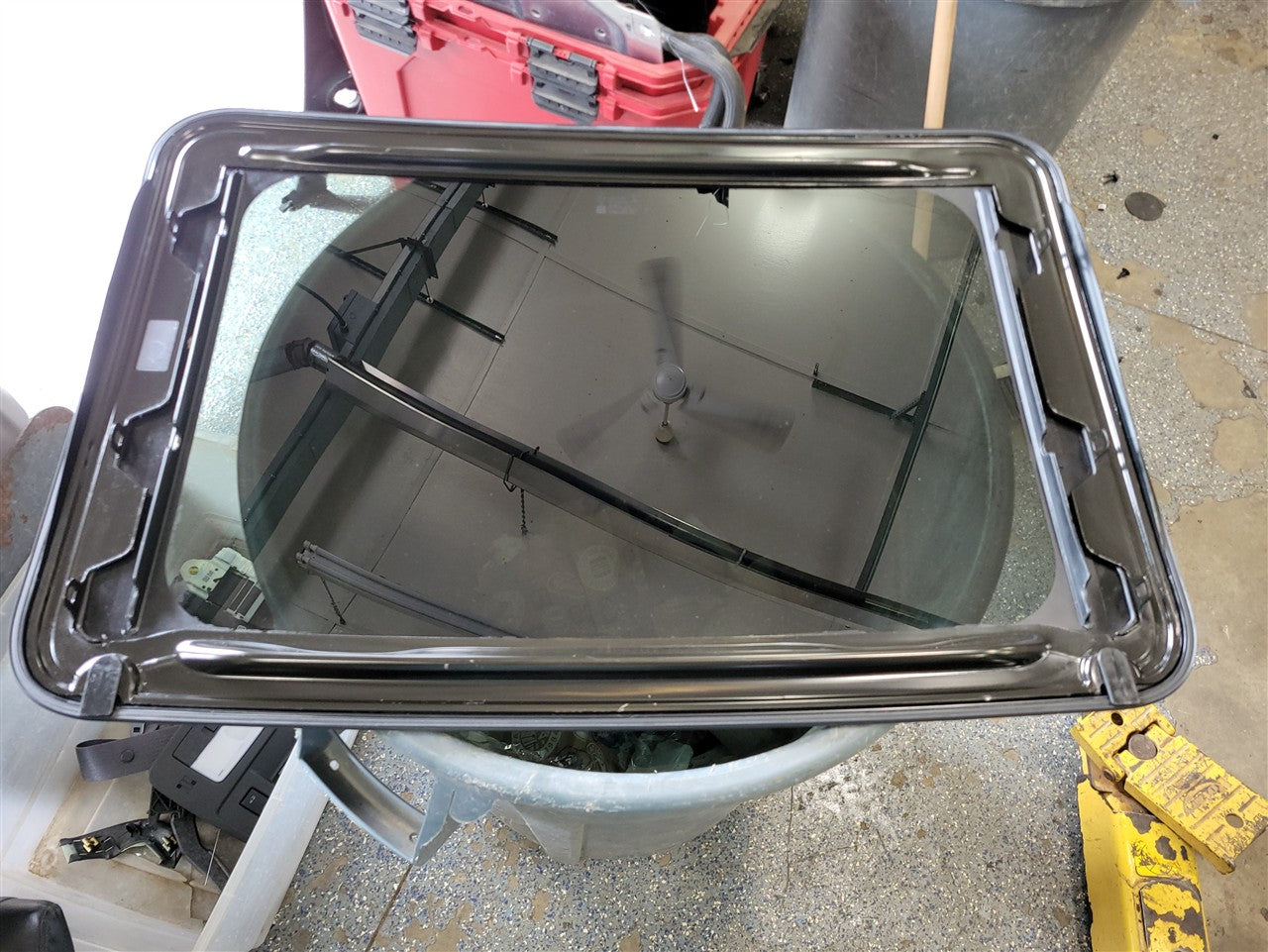 2013 CAMARO OEM SUNROOF GLASS 33775 - image 9