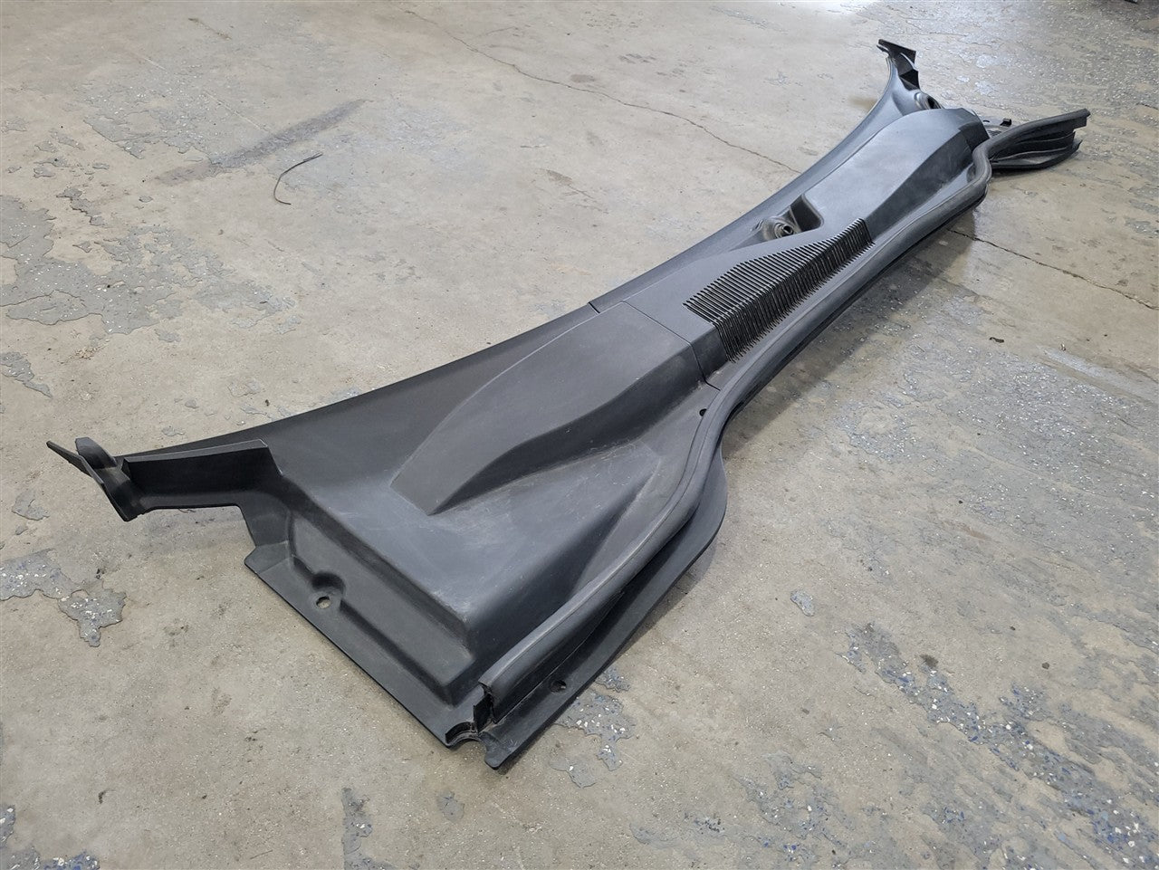 2013 CAMARO WINDSHIELD WIPER COWL TRIM PANEL 33785 - image 5