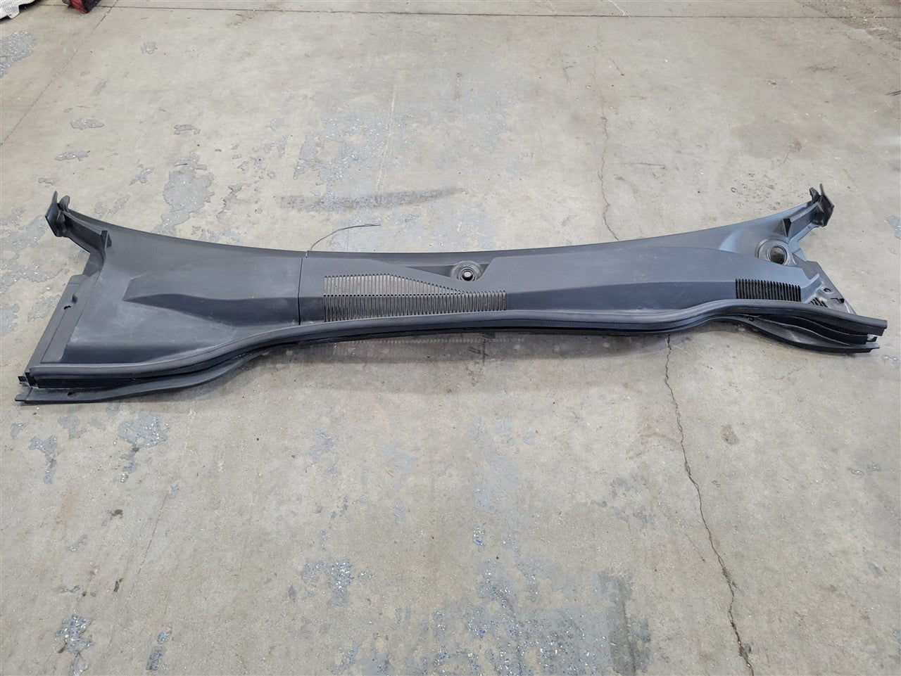 2013 CAMARO WINDSHIELD WIPER COWL TRIM PANEL 33785 - image 6