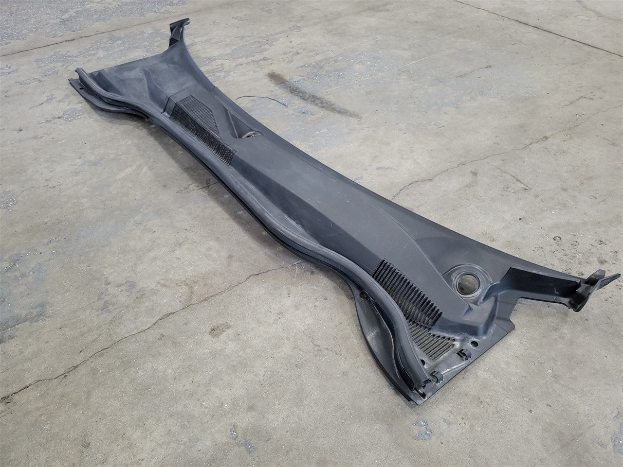 2013 CAMARO WINDSHIELD WIPER COWL TRIM PANEL 33785 - image 7