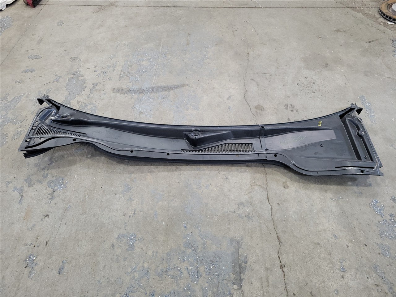2013 CAMARO WINDSHIELD WIPER COWL TRIM PANEL 33785 - image 13