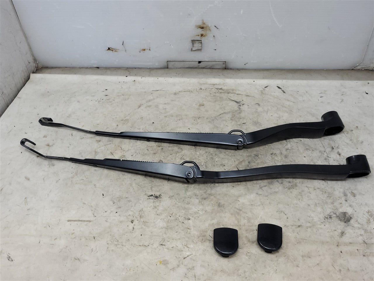2013 CAMARO WINDSHIELD WIPER ARMS PAIR LH RH 17K 33786 - image 1
