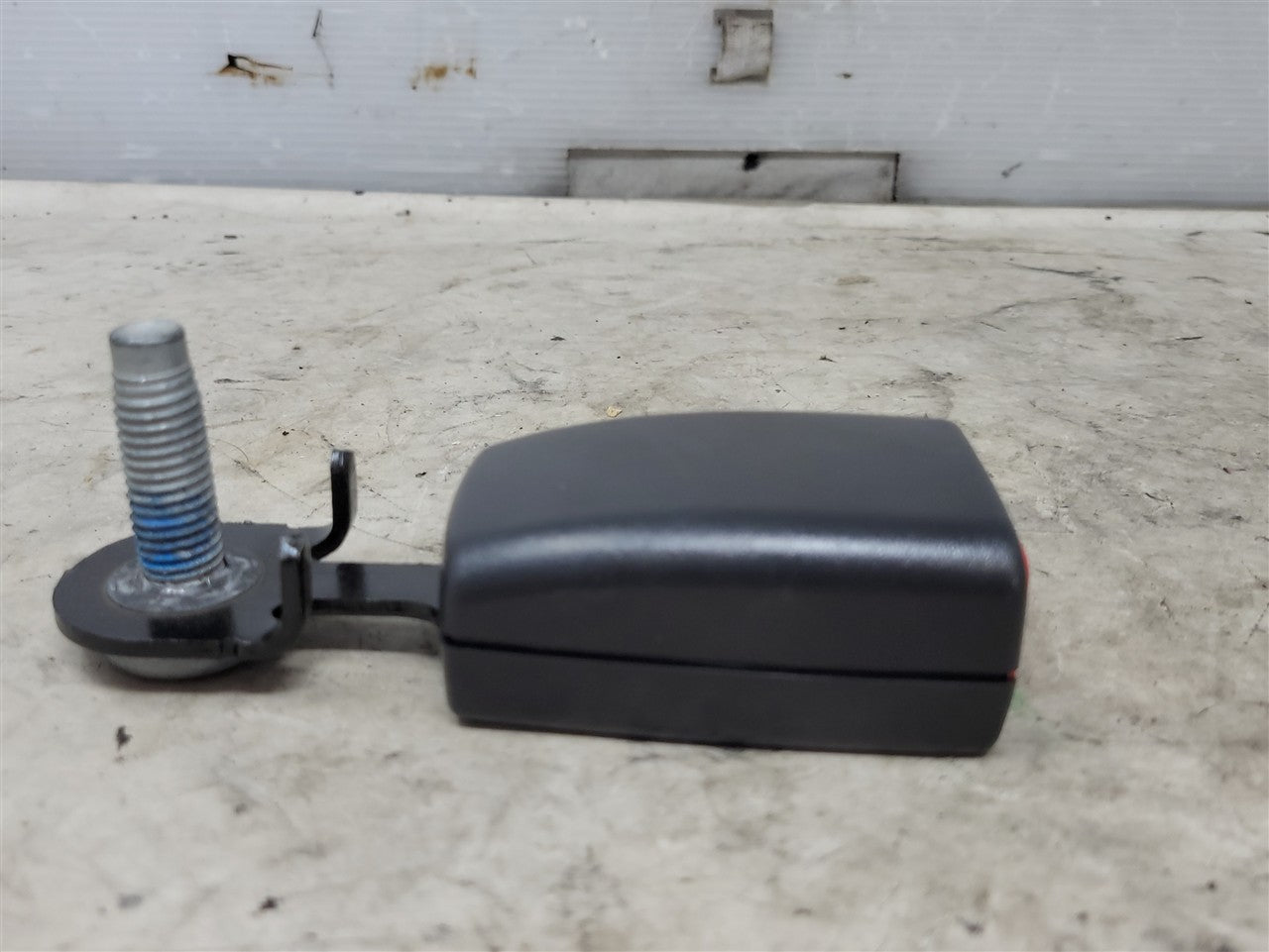 2013 CAMARO REAR SEAT BELT BUCKLE 19208868 33788 - image 2