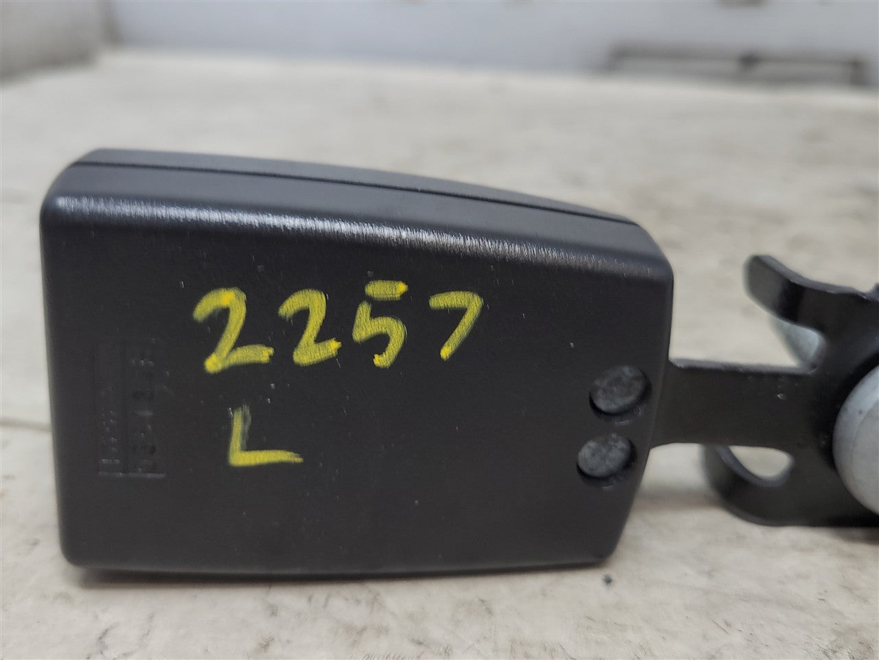 2013 CAMARO REAR SEAT BELT BUCKLE 19208868 33788 - image 6