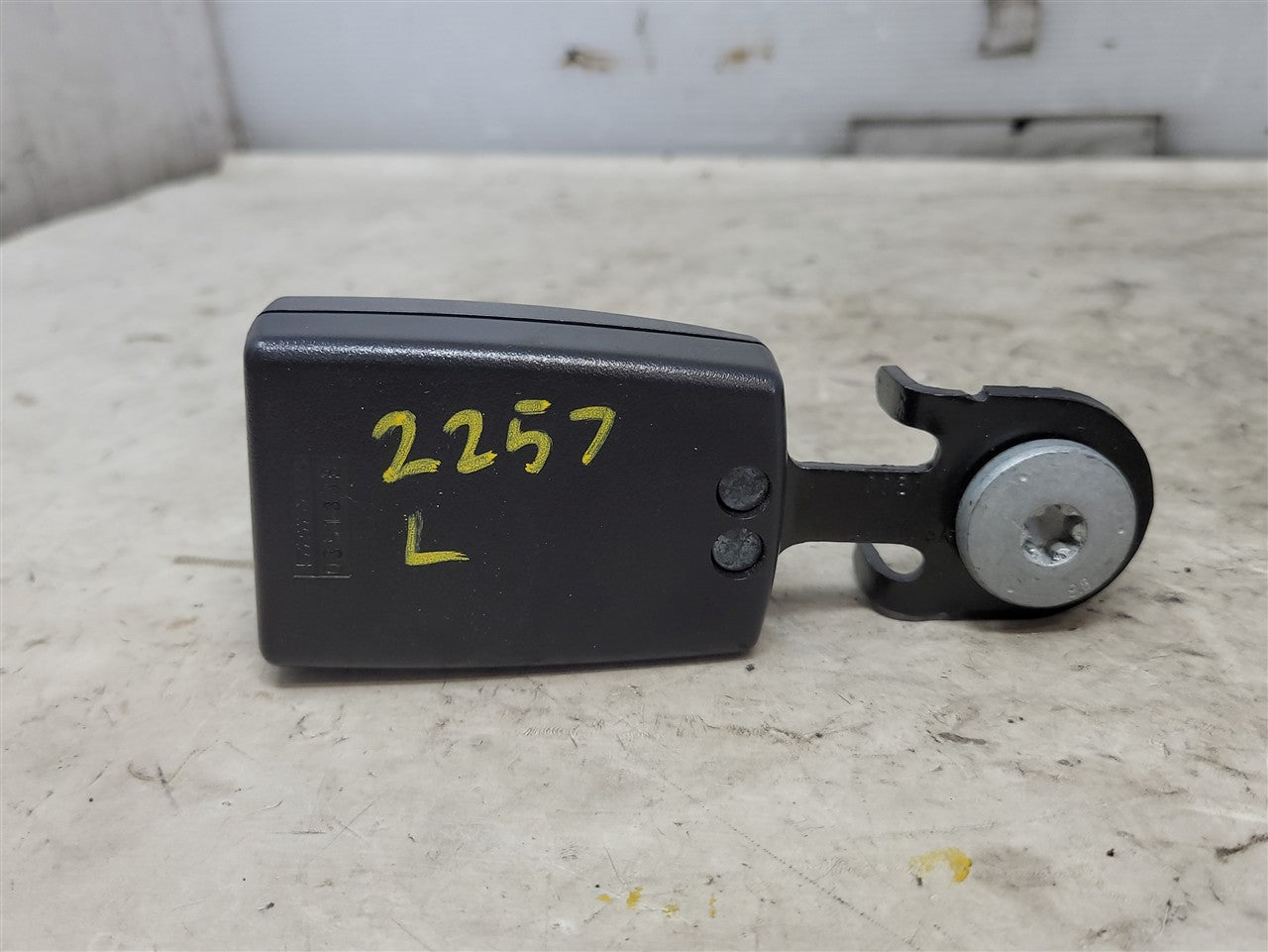 2013 CAMARO REAR SEAT BELT BUCKLE 19208868 33788 - image 7