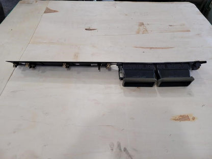 2009 YUKON DENALI CENTER DASH VENT & RH DASH TR 337 - image 3