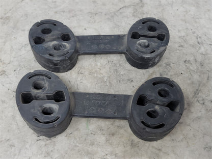 2013 CAMARO OEM REAR EXHAUST HANGERS 4 PIECES 33800 - image 4