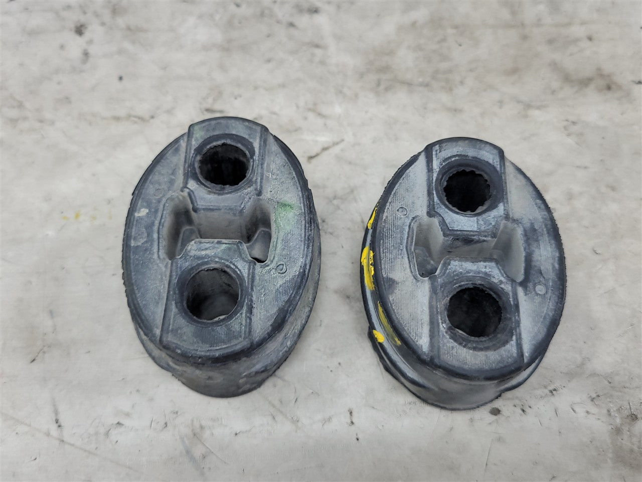 2013 CAMARO OEM REAR EXHAUST HANGERS 4 PIECES 33800 - image 6