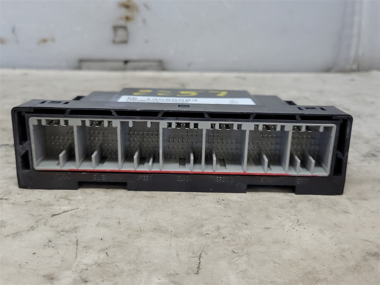 2013 CAMARO BCM BODY CONTROL MODULE 13586583 33804 - image 2
