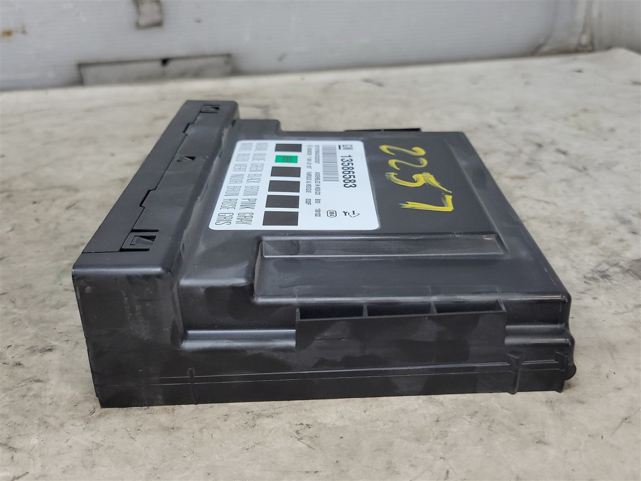 2013 CAMARO BCM BODY CONTROL MODULE 13586583 33804 - image 3