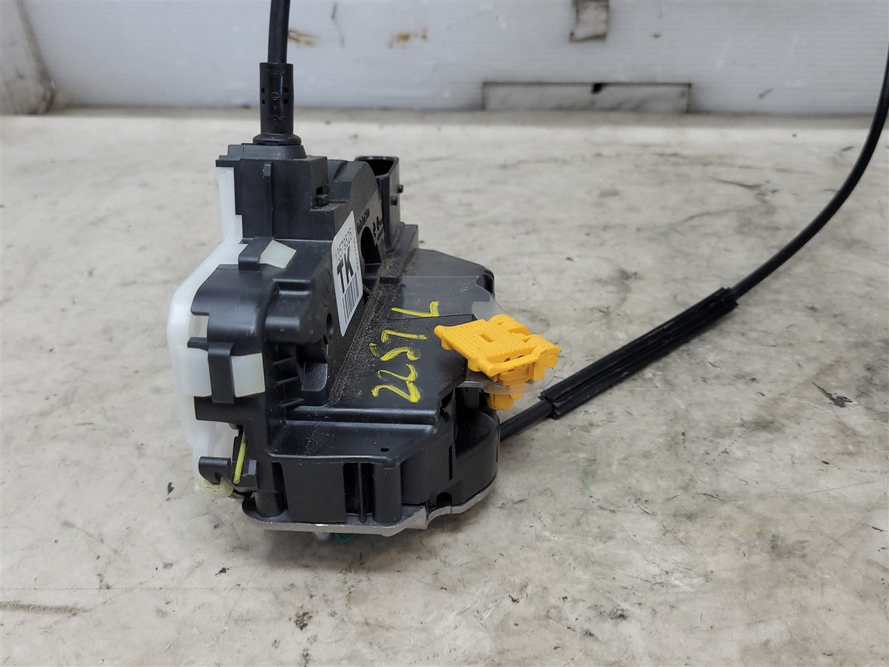 2013 CAMARO LH DOOR LOCK ACTUATOR 13579525 33805 - image 4