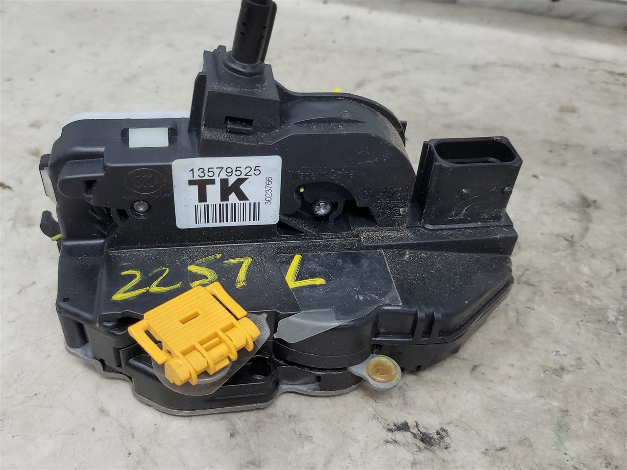 2013 CAMARO LH DOOR LOCK ACTUATOR 13579525 33805 - image 5