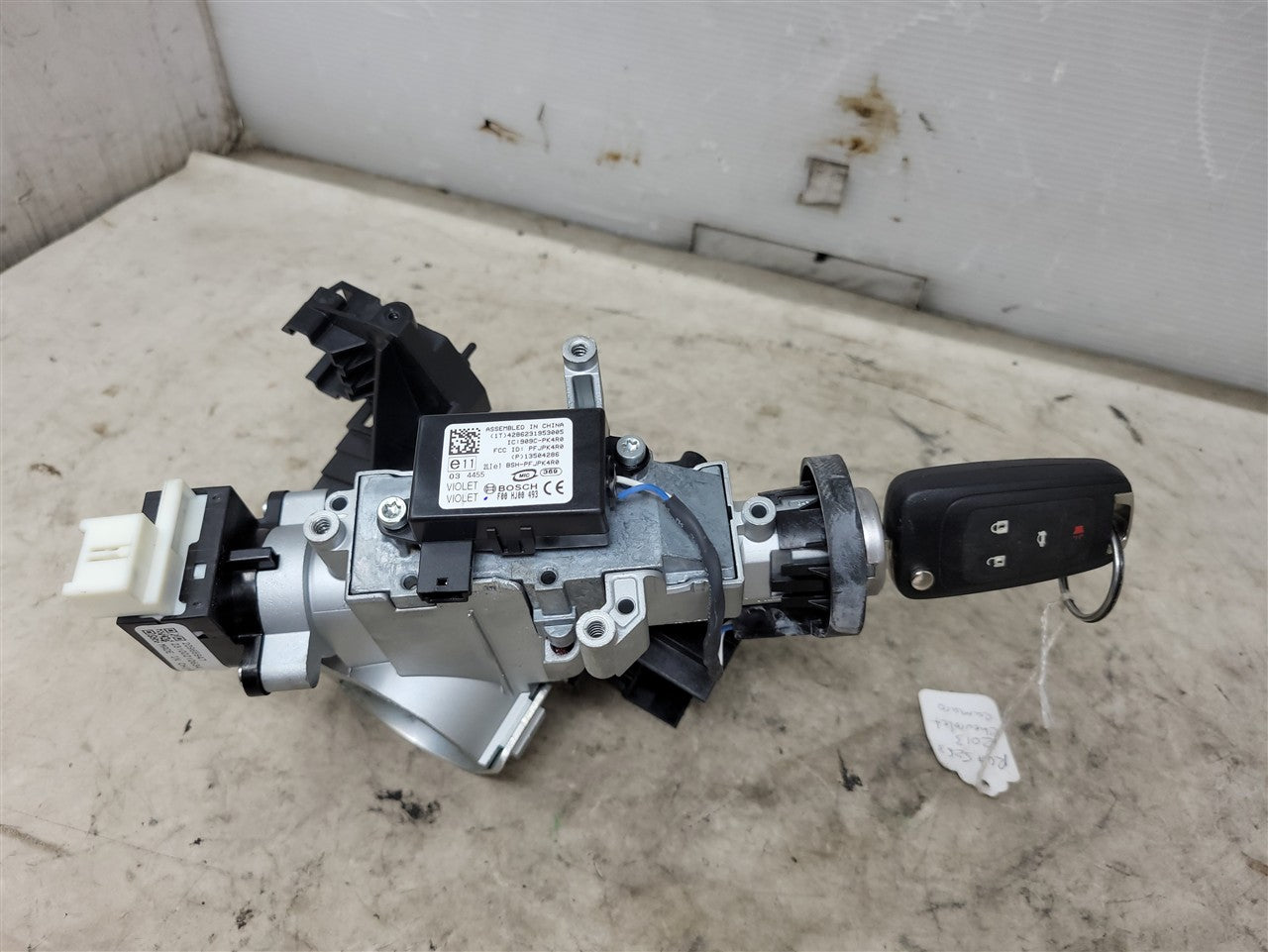 2013 CAMARO IGNITION SWITCH HOUSING & KEY 33807 - image 2