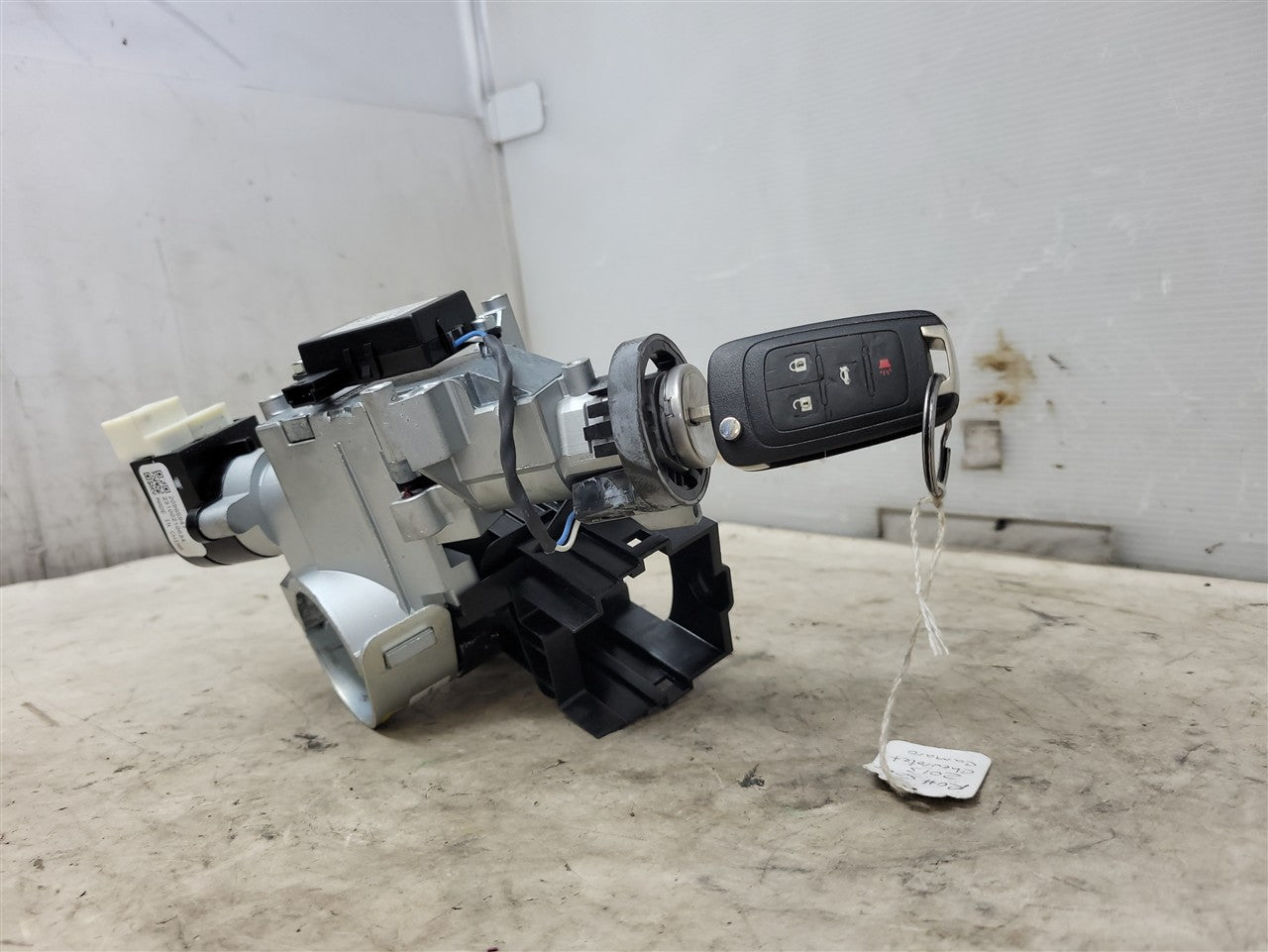 2013 CAMARO IGNITION SWITCH HOUSING & KEY 33807 - image 3