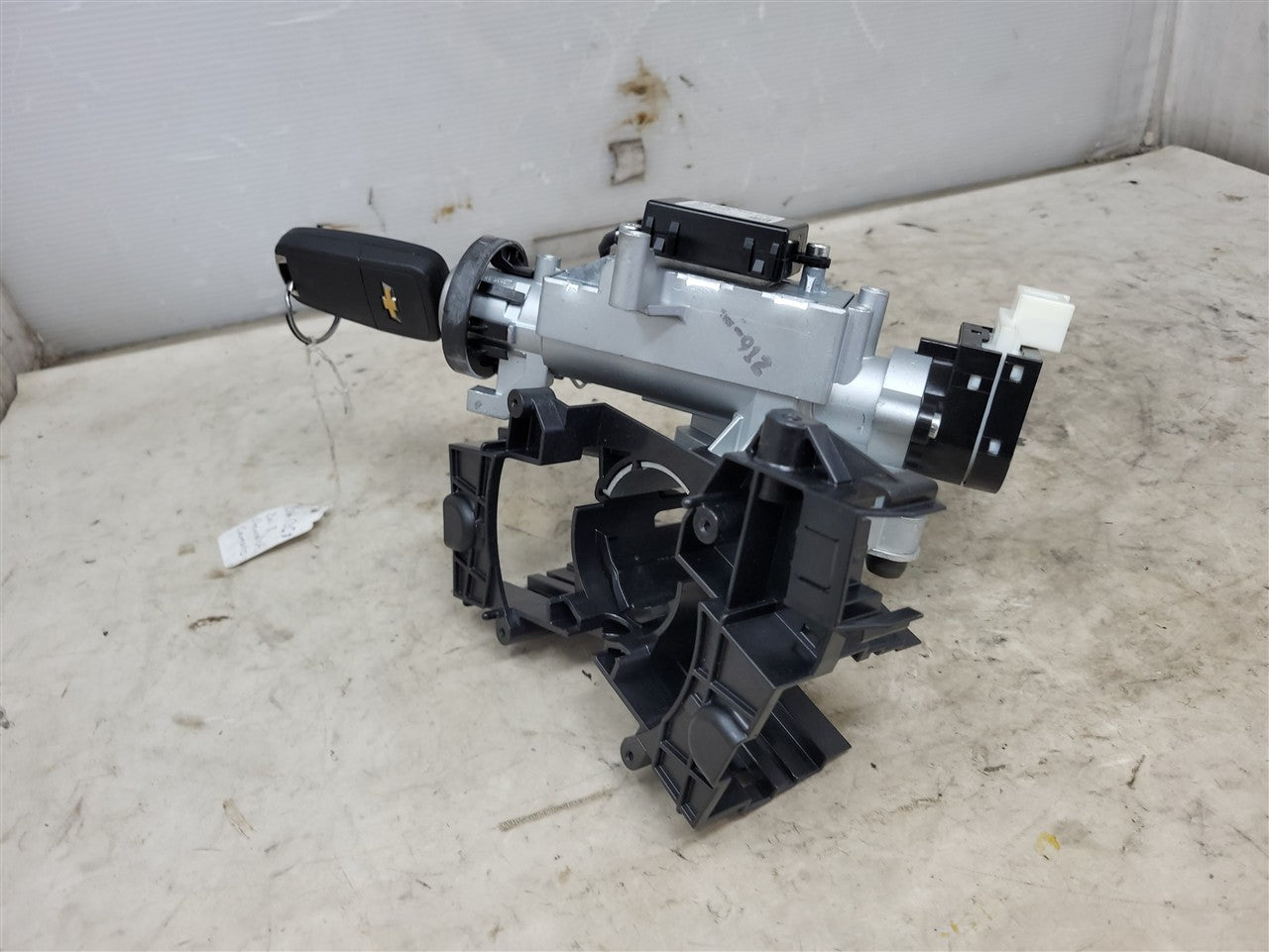 2013 CAMARO IGNITION SWITCH HOUSING & KEY 33807 - image 5