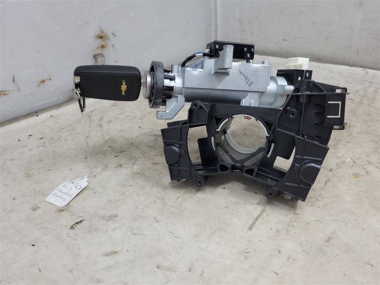 2013 CAMARO IGNITION SWITCH HOUSING & KEY 33807 - image 6