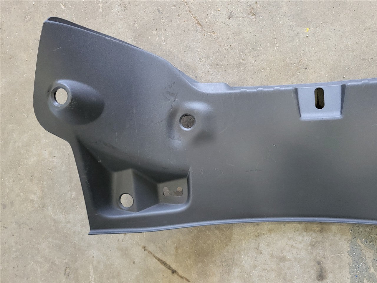 2013 CAMARO TRUNK REAR PANEL TRIM 92231258 33808 - image 2